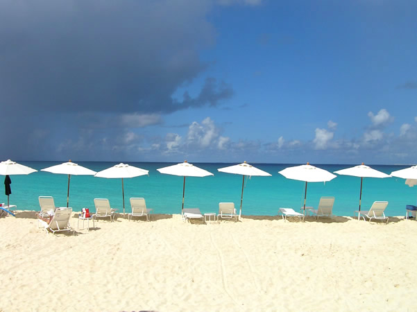 In der Karibik mit Kindern die Insel Anguilla. Meads Bay, Anguilla. Autor und Copyright Marco Ramerini.