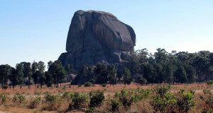 岩の形状、アンゴラ. Author Malcolm Manners (mmmavocado)