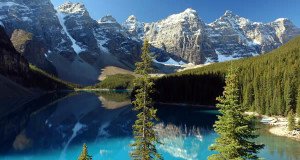 Moraine Lake, Banff National Park, Alberta, Canada. Author Satoru Kikuchi. Licensed under Creative Commons Attribution