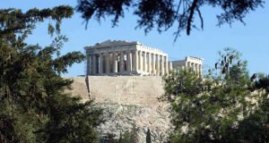 Parthenón, Athény, Řecko. Author eGuide Travel. Licensed under the Creative Commons Attribution