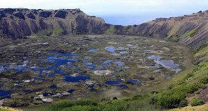 Rano Kau, Easter Island, Chile. Author Arian Zwegers. Licensed under the Creative Commons Attribution