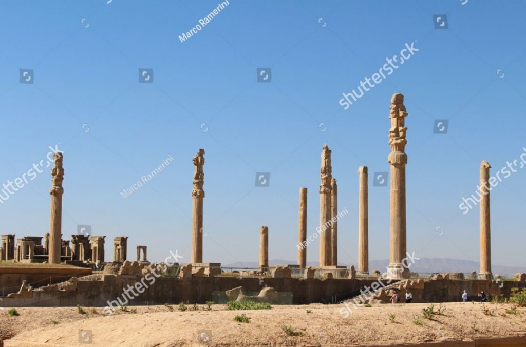 Kolonnade von Persepolis. Ruinen der zeremoniellen Hauptstadt des Persischen Reiches (Achämeniden-Reich), Iran. Autor und Copyright: Marco Ramerini