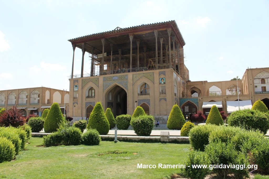 Ali-Qapu Palace, Naqsh-e jahān Square, Isfahan, Iran. Author and Copyright Marco Ramerini,