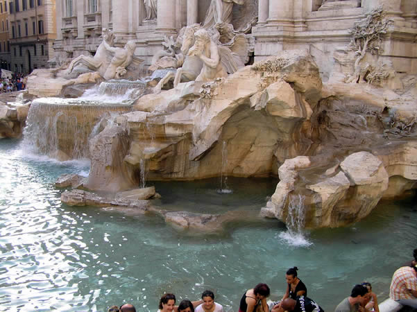 Trevi Fountain, Rome, Italy. Author Marco Ramerini..