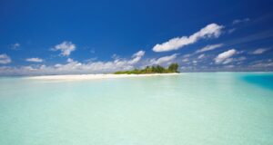 Eine Insel auf den Malediven. Credit Maldives Tourism